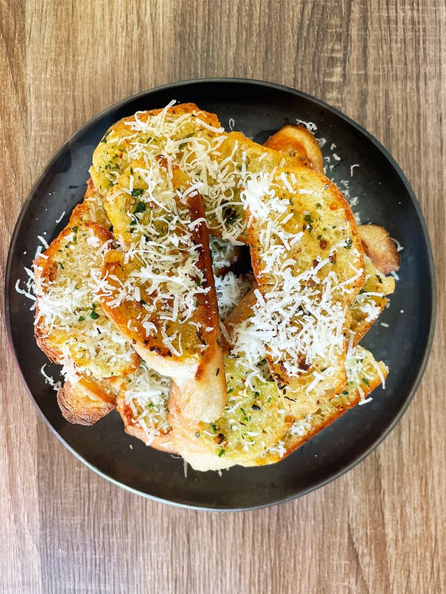 Crispy Garlic Baguette with Parmesan