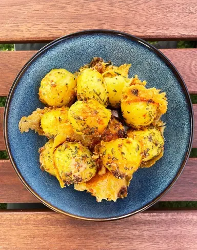 Crispy Garlic Parmesan Potatoes – Easy Oven-Roasted Dish